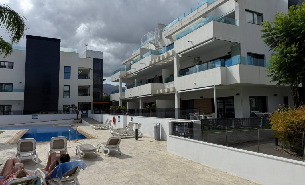 Alquiler corta estancia - Apartamento / piso -
Albir