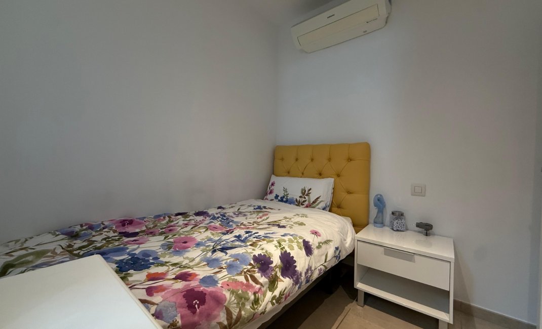 Alquiler corta estancia - Apartamento / piso -
Albir