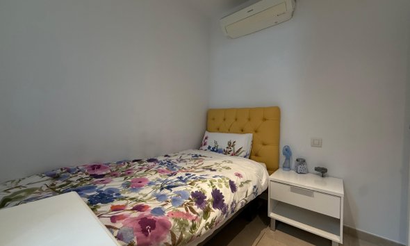 Alquiler corta estancia - Apartamento / piso -
Albir