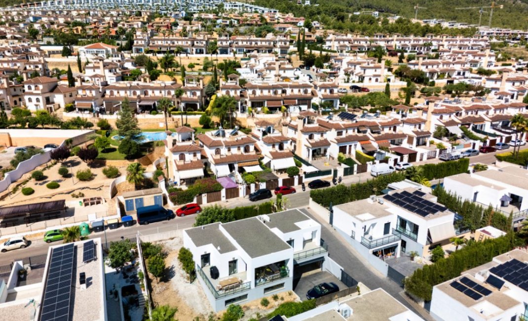 Resale - Villa -
Polop