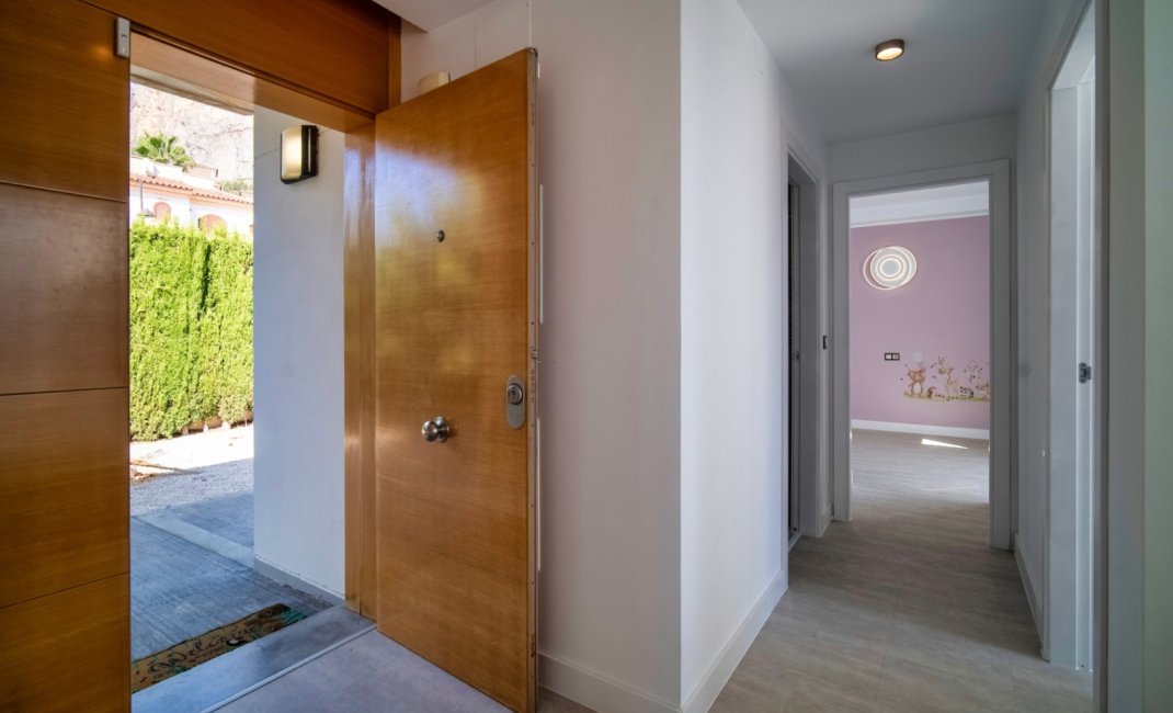 Resale - Villa -
Polop