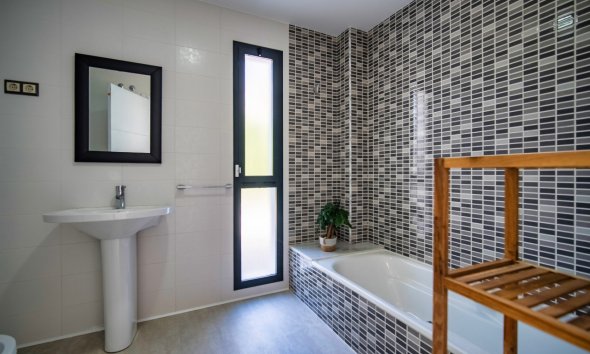 Resale - Villa -
Polop