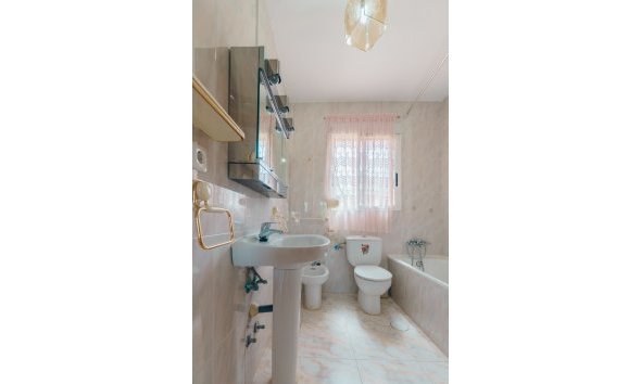 Videresalg - Rekkehus -
Albir