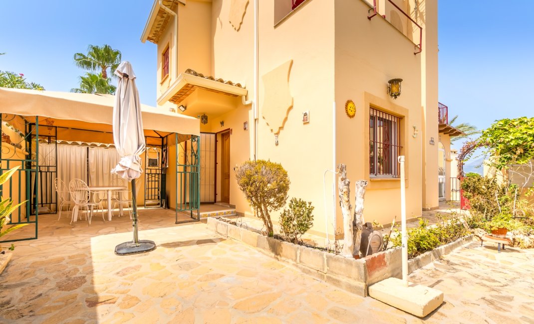 Videresalg - Rekkehus -
Albir