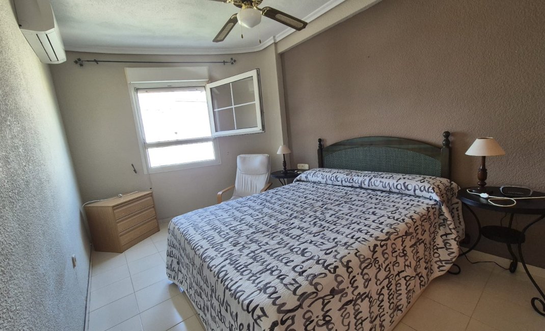 Alquiler corta estancia - Apartamento / piso -
Albir