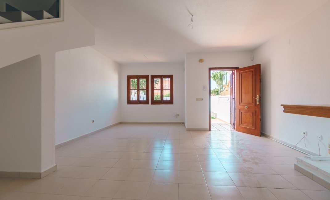 Revente - Maison mitoyenne -
Albir