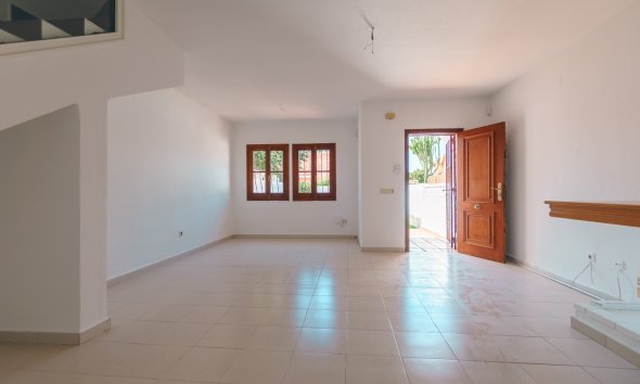 Revente - Maison mitoyenne -
Albir