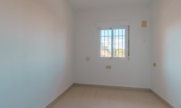 Revente - Maison mitoyenne -
Albir