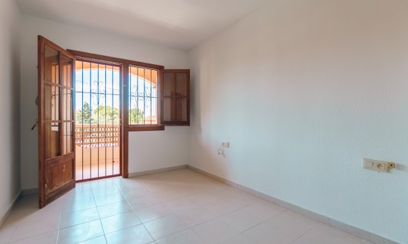 Revente - Maison mitoyenne -
Albir