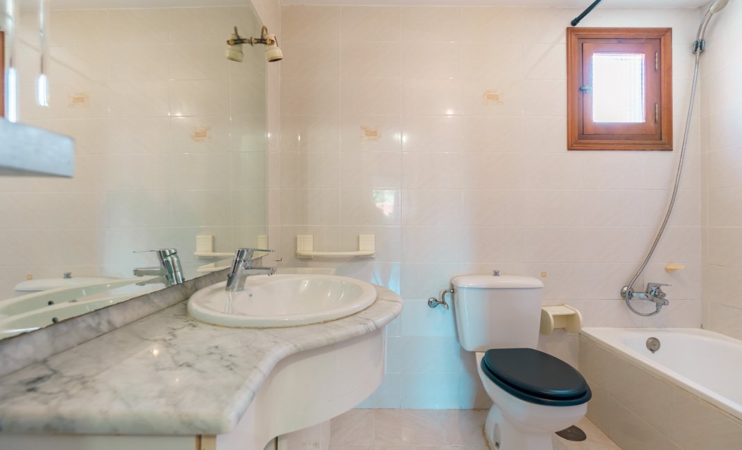 Revente - Maison mitoyenne -
Albir