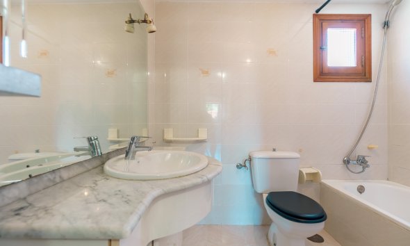 Revente - Maison mitoyenne -
Albir