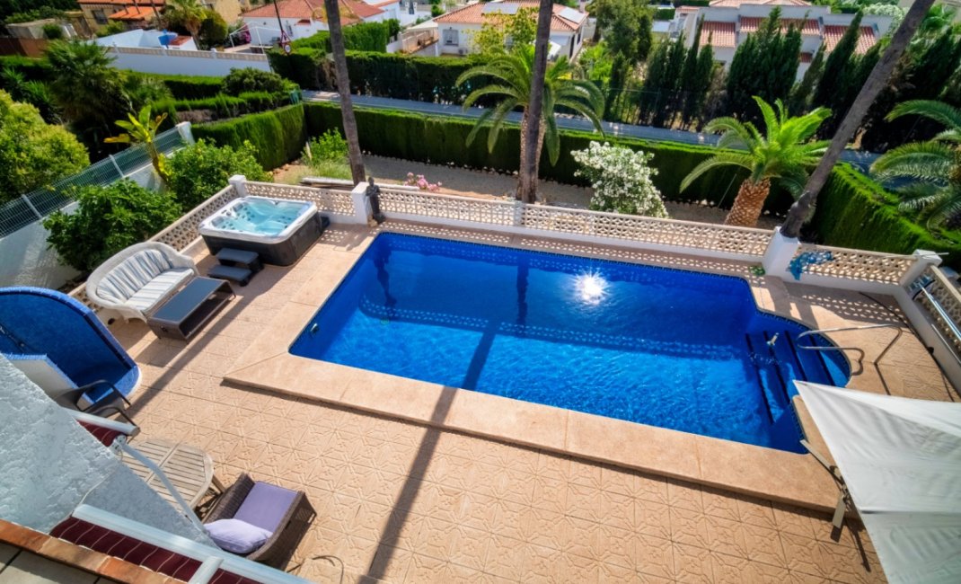 Resale - Villa -
La Nucía