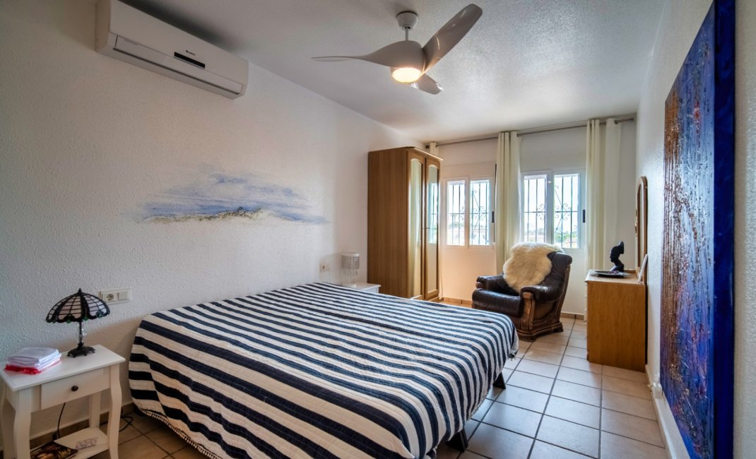 Resale - Villa -
La Nucía