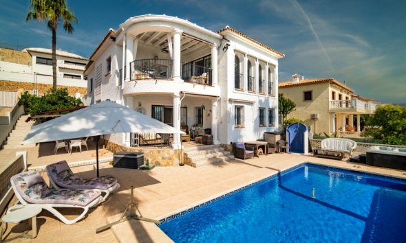 Resale - Villa -
La Nucía