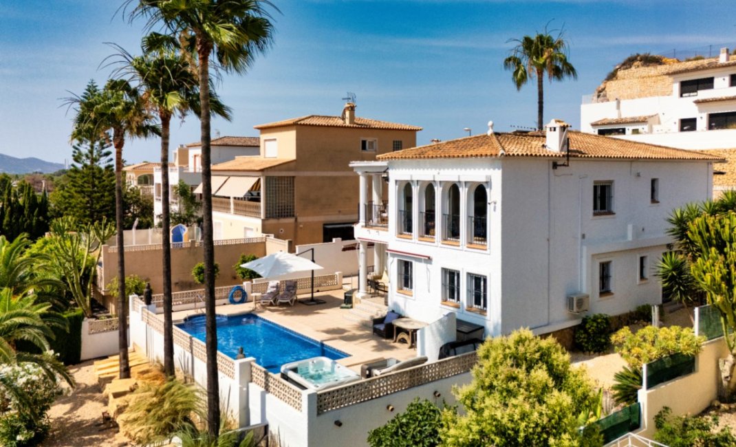 Resale - Villa -
La Nucía