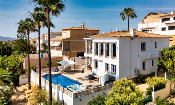 Resale - Villa -
La Nucía