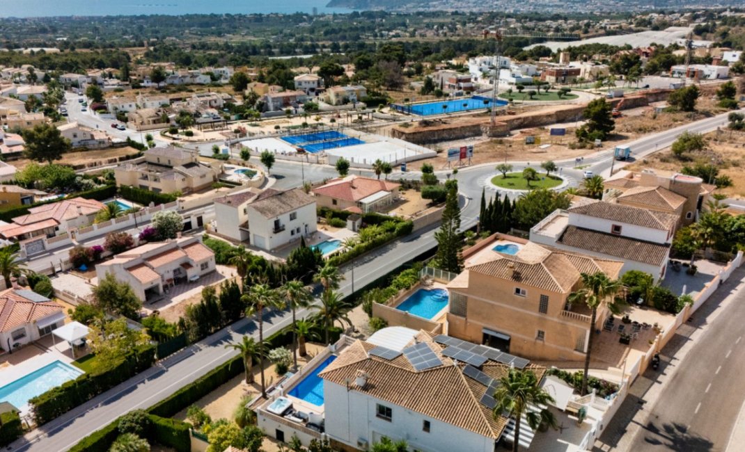 Resale - Villa -
La Nucía