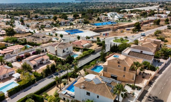 Resale - Villa -
La Nucía