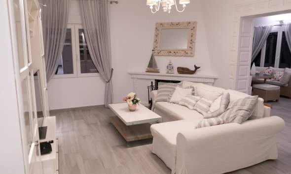 Herverkoop - Villa -
Altea - La Olla