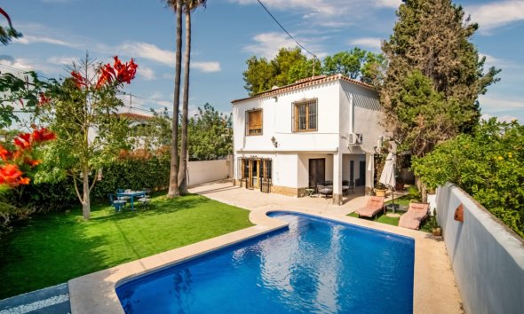 Reventa - Villa -
Albir