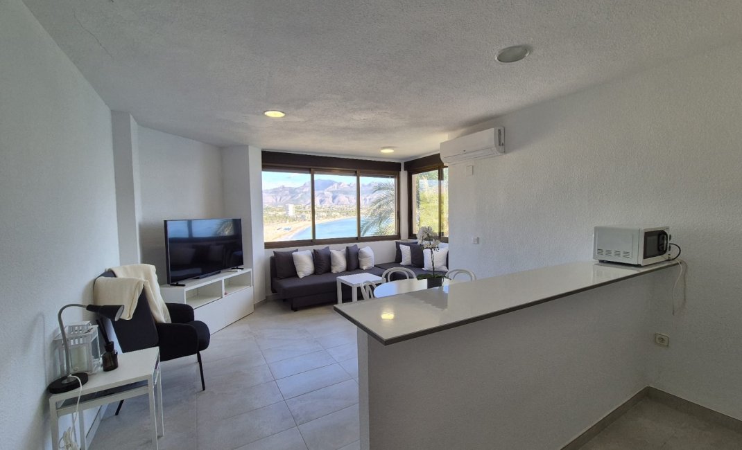 Location à court terme - Appartement -
Albir