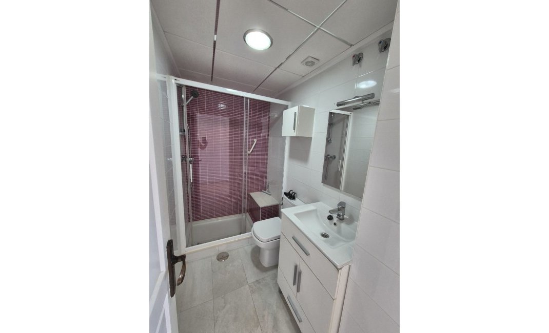 Location à court terme - Appartement -
Albir