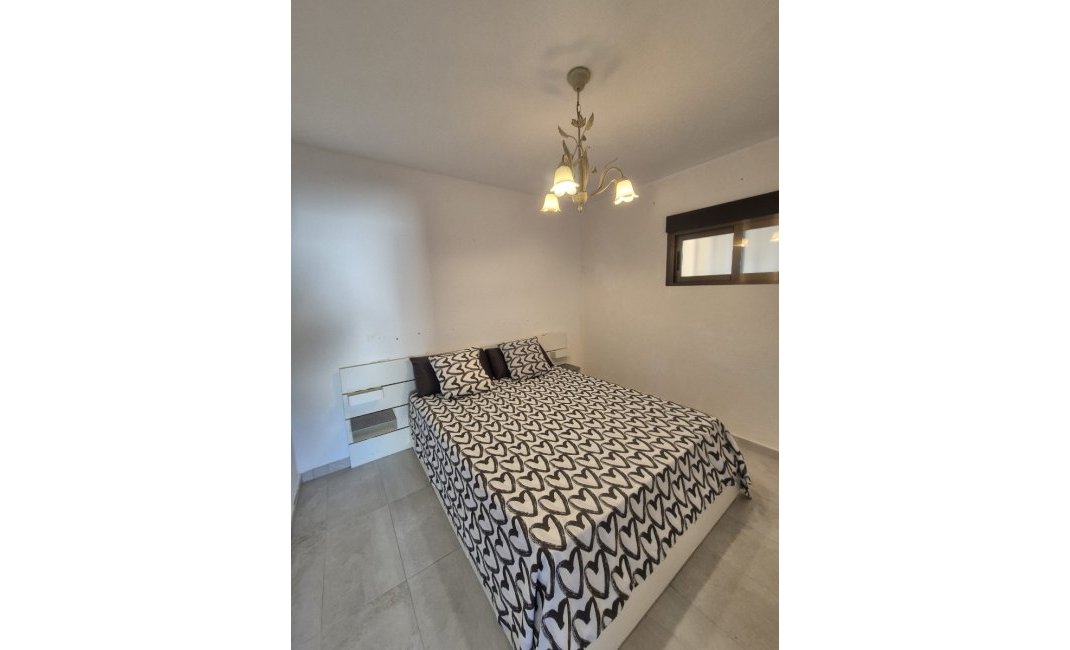 Location à court terme - Appartement -
Albir