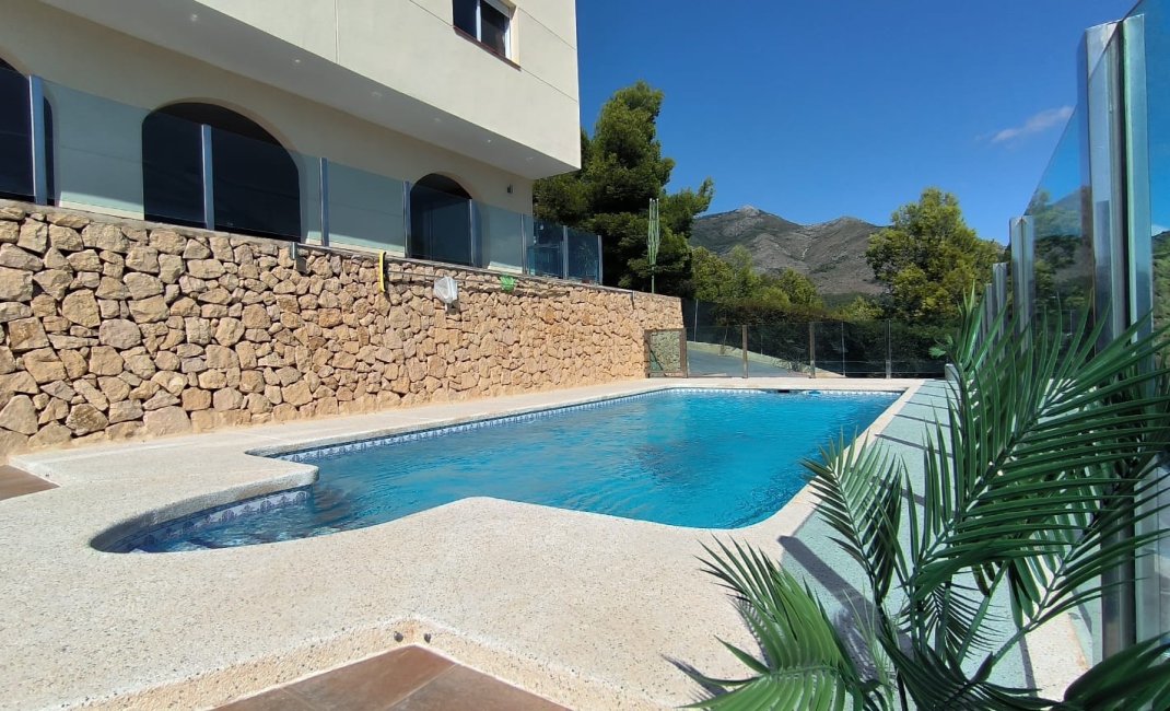 Herverkoop - Chalet / Villa -
Callosa De Ensarrià