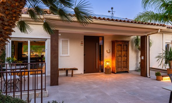 Reventa - Chalet / Villa  -
La Nucía