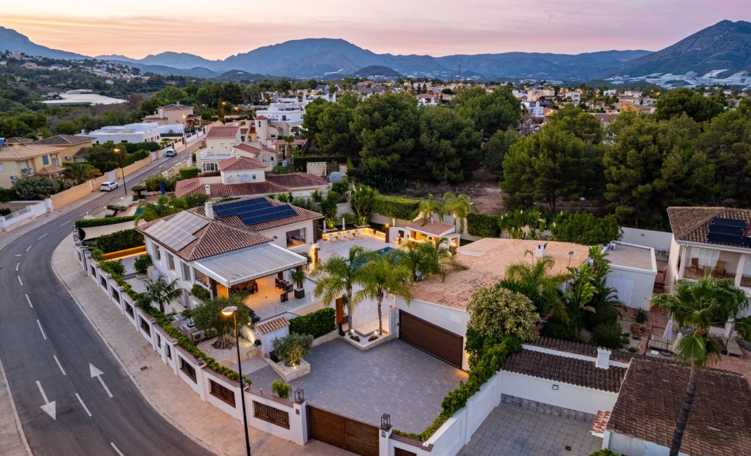 Reventa - Chalet / Villa  -
La Nucía