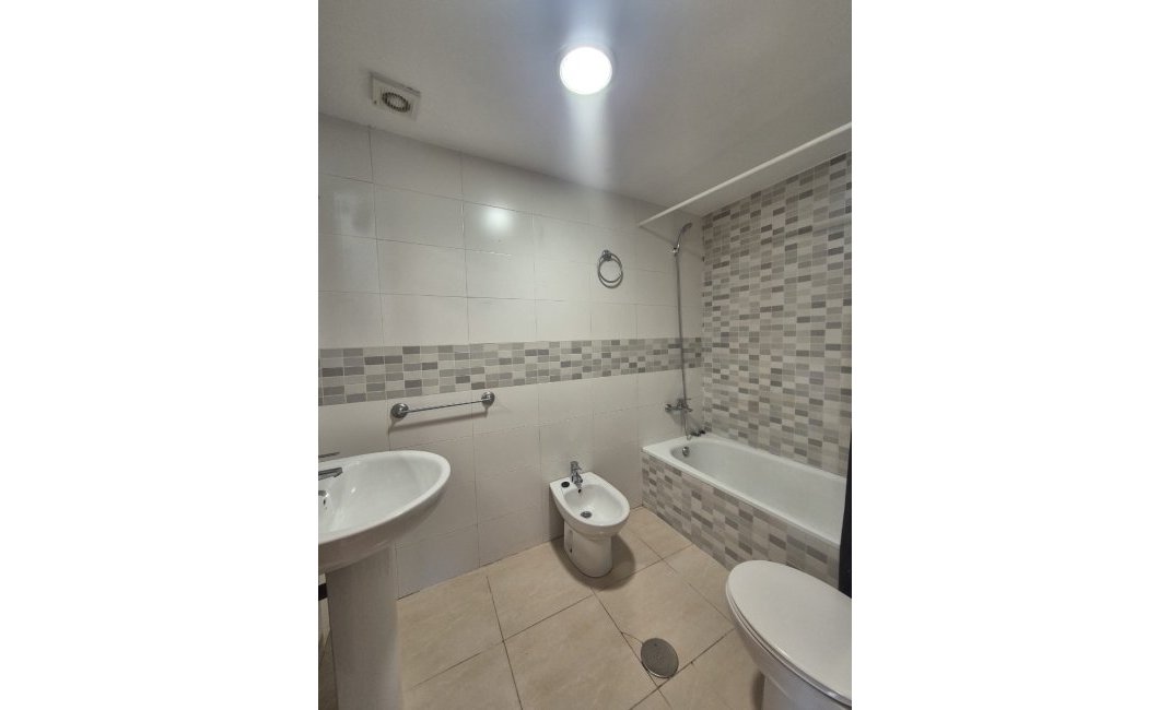  Alquiler larga estancia - Apartamento / piso -
Altea