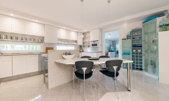 Videresalg -  Hytte / villa -
Albir