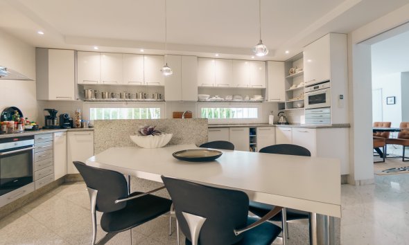 Videresalg -  Hytte / villa -
Albir