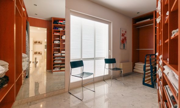 Videresalg -  Hytte / villa -
Albir