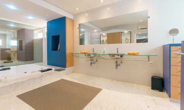 Videresalg -  Hytte / villa -
Albir