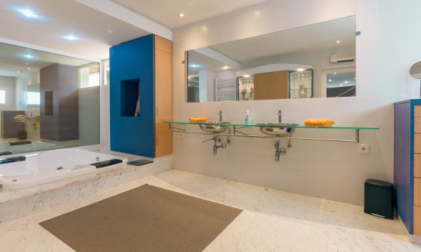 Videresalg -  Hytte / villa -
Albir