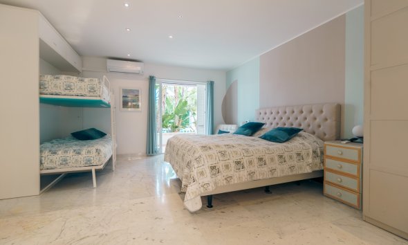 Videresalg -  Hytte / villa -
Albir