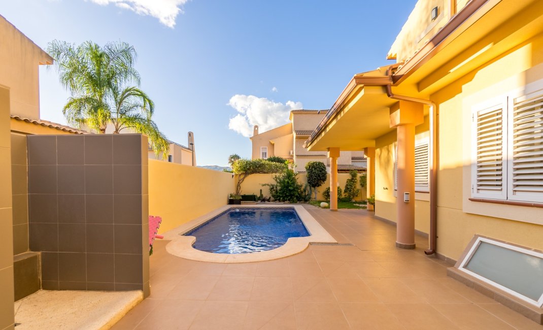 Revente -  Chalet / Villa -
Benidorm