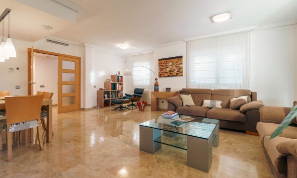 Revente -  Chalet / Villa -
Benidorm
