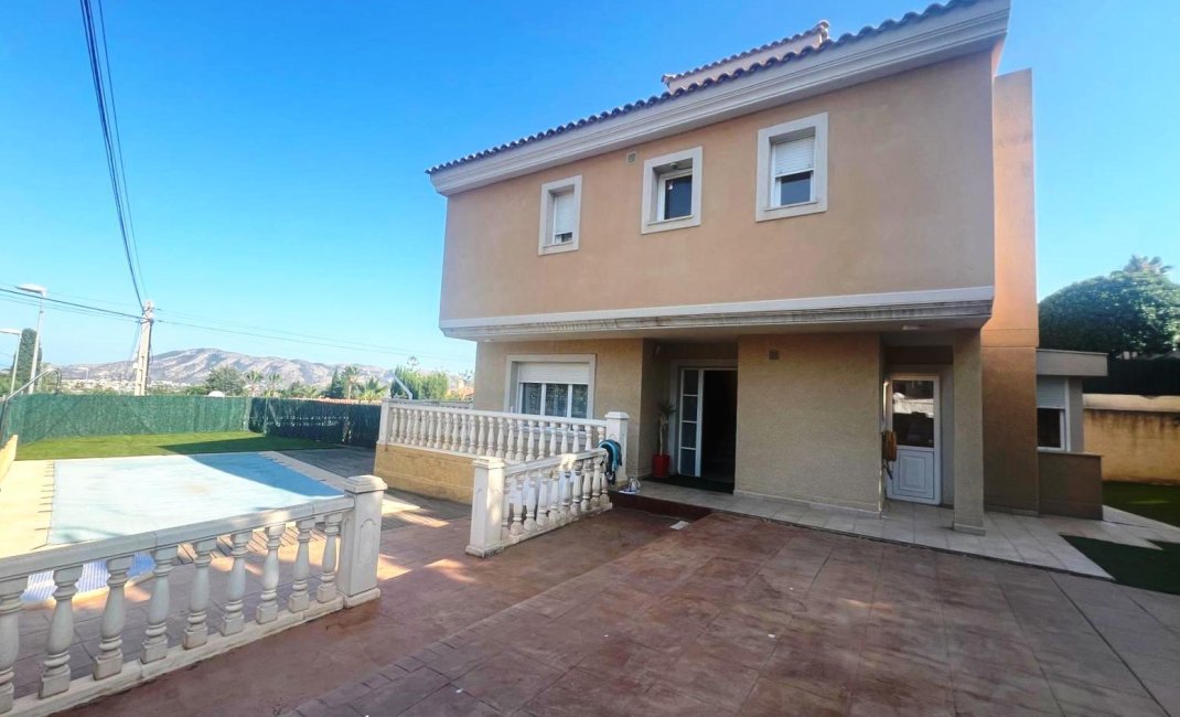 Videresalg - Villa -
La Nucía