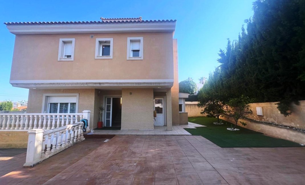 Videresalg - Villa -
La Nucía