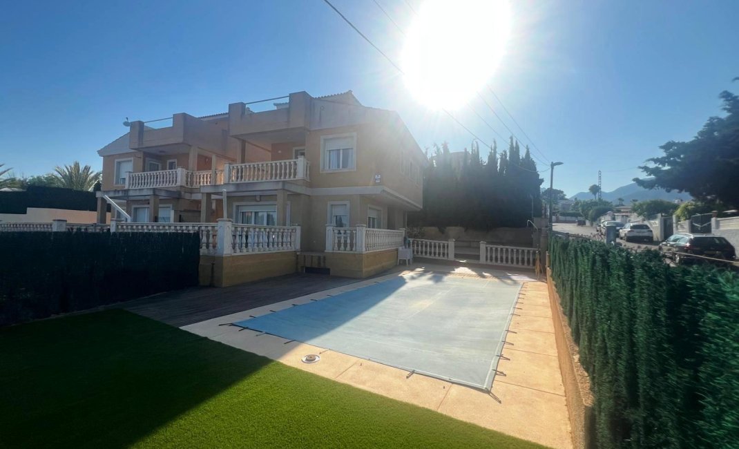 Videresalg - Villa -
La Nucía