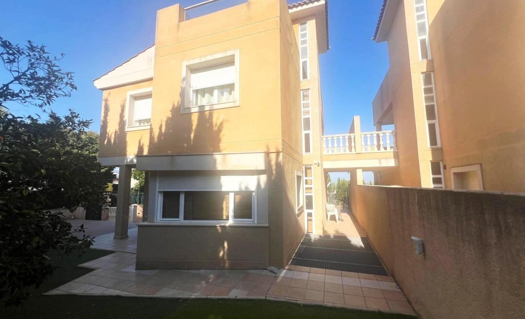 Videresalg - Villa -
La Nucía