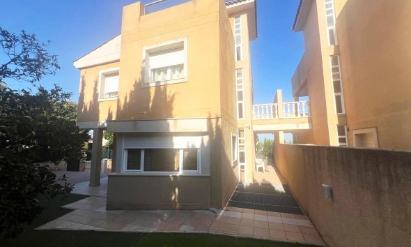 Videresalg - Villa -
La Nucía