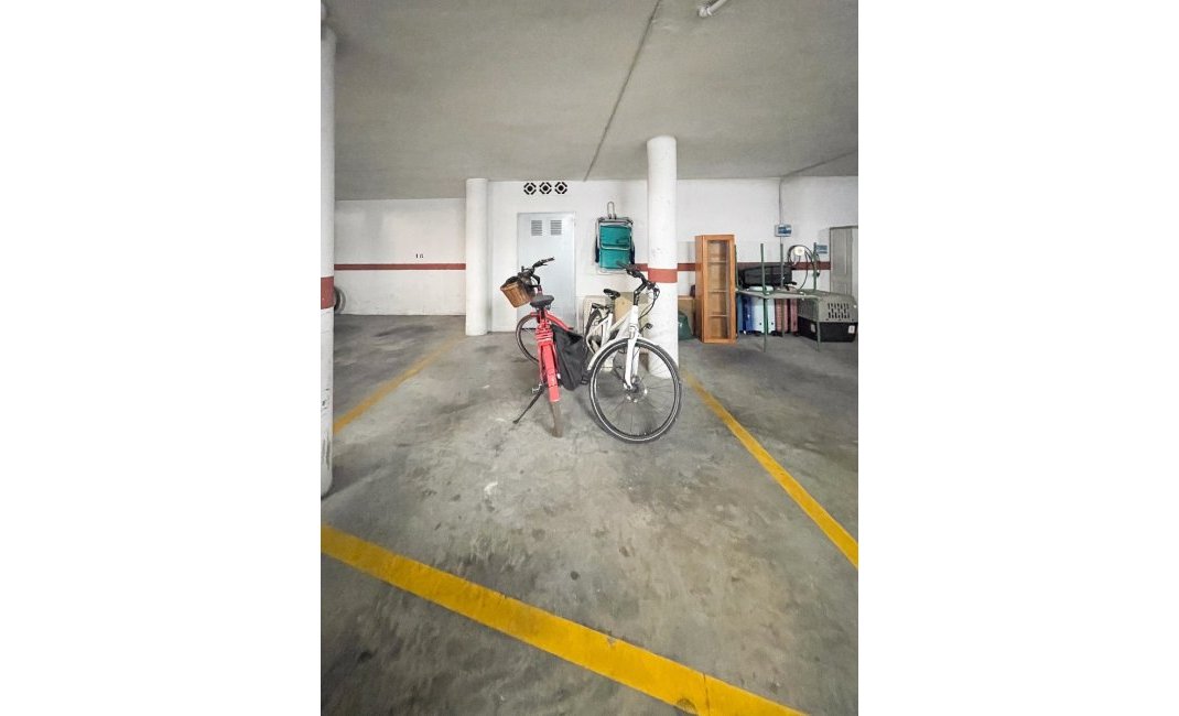  Alquiler larga estancia - Apartamento / piso -
Albir