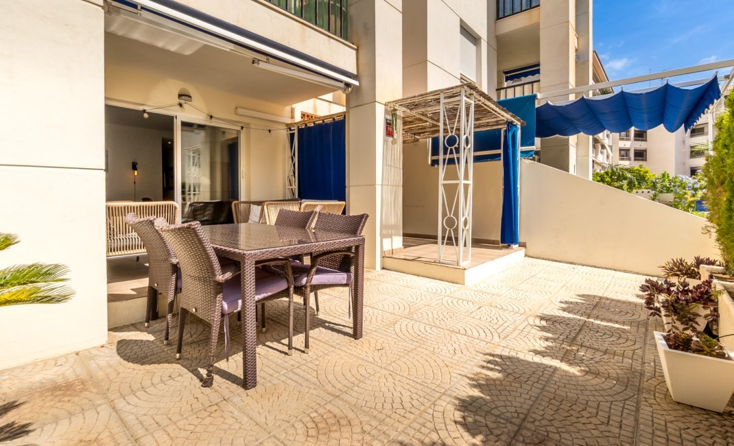  Alquiler larga estancia - Apartamento / piso -
Albir