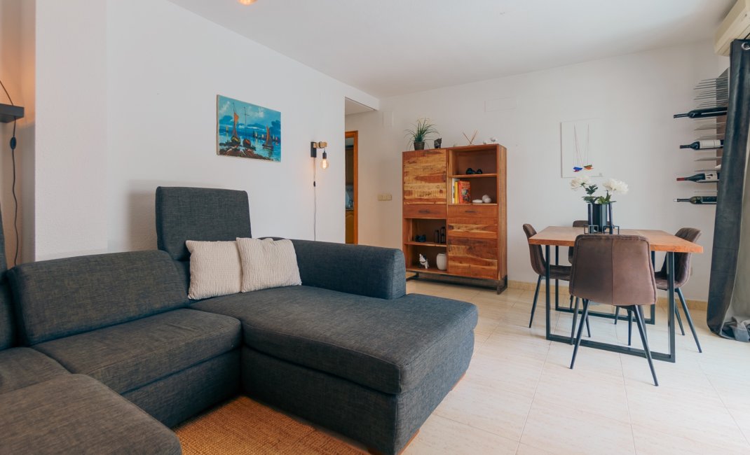  Alquiler larga estancia - Apartamento / piso -
Albir