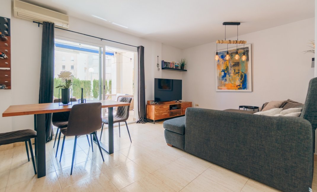  Alquiler larga estancia - Apartamento / piso -
Albir