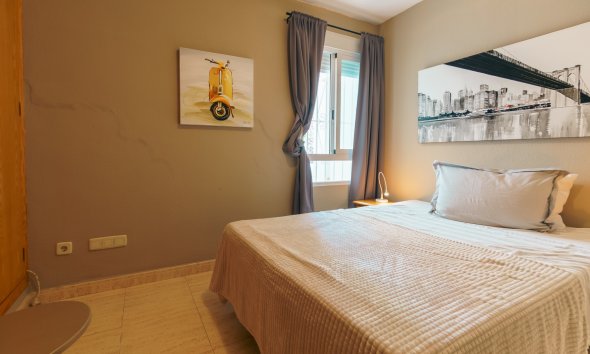  Alquiler larga estancia - Apartamento / piso -
Albir