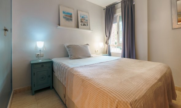  Alquiler larga estancia - Apartamento / piso -
Albir